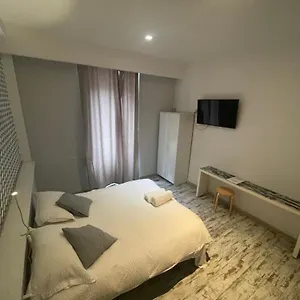 Oda ve Kahvaltı Moshi Moshi, Roma